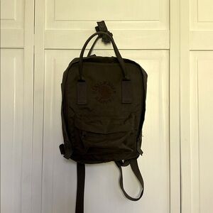 Fjallraven Kånken Mini Olive Green Backpack
